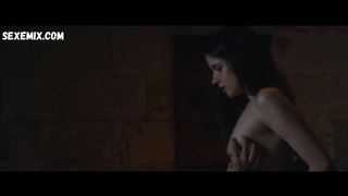 Вирджини Эфира, Дафна Патакия лесбиянки, сцена в Benedetta (2021)