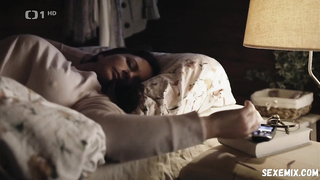 Jitka Cvancarova seksi, Doktor Martin'deki sahne s01e06-07 (2015)