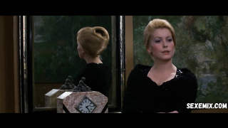 Catherine Deneuve üstsüz, Mississippi Denizkızı (1969) filmindeki sahne