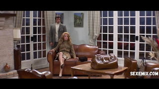 Catherine Deneuve üstsüz, Mississippi Denizkızı (1969) filmindeki sahne