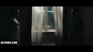 Hanna Hilsdorf topless, scene in Freies Land (2019)