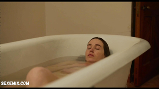 Arta Dobroshi sexy, scène dans Stray (2018)