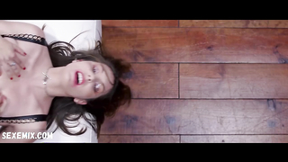 Camille Zénit threesome, scene in Noyée sous les paillettes (2021)