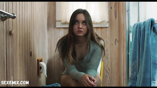 Liana Liberato sexy, scena in Beach House (2019)