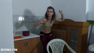 Izabela Szostak sexy, scena di culo in Lady Makbet (2020)