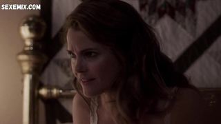 Keri Russell seksi, The Americans s04e02 (2016) sahnesi