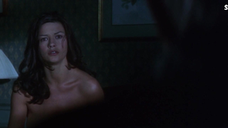 Catherine Zeta-Jones sexy, scene in Entrapment (1999)