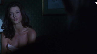 Catherine Zeta-Jones sexy, scene in Entrapment (1999)