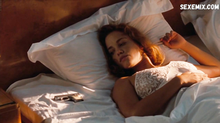 Das Bernstein-Amulett (2004) filmindeki Muriel Baumeister seksi sahnesi