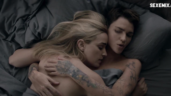 Ruby Rose, Brianne Howe sexy, escena en Batwoman s01e04 (2019)