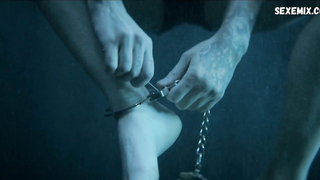 Сексуальная Руби Роуз, сцена в «Бэтвумен» s01e01 (2019)