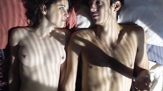 Melanie Sussi sexy, scène dans El corazon es la cuarta pared (2019)