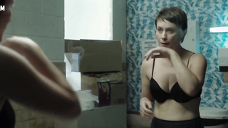 Малина Мановичи топлес, сцена в Лимонад (2018)