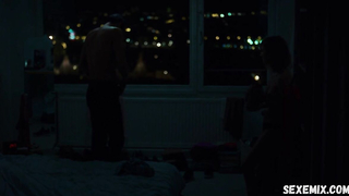 Alba Rohrwacher sexy, scène dans Hellhole (2019)