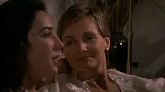 Лианна Лесбийская Сцена в винтажном порнофильме