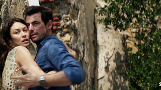 Olga Kurylenko seksi, The Bay Of Silence (2020) sahnesi