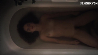 Naian Gonzalez Norvind sexy, scene in Leona (2018)