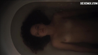 Naian Gonzalez Norvind sexy, scene in Leona (2018)