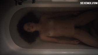 Naian Gonzalez Norvind sexy, scène dans Leona (2018)