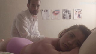 Stephanie Salgado sexy, scène dans Teen Daze (2016)