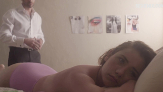 Stephanie Salgado sexy, scène dans Teen Daze (2016)