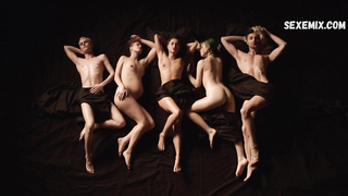 Sara Hjort Ditlevsen, Sara Helling sexy, scena in Gourmet (2020)