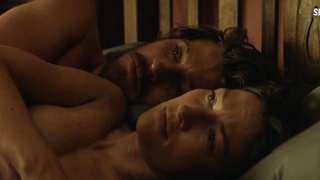 Tutte le scene 7 min | Kelly MacDonald sexy, scena in Dirt Music (2019)