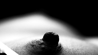 Ursula Bedena sexy, scène dans L'étrange couleur des larmes de ton corps (2013)