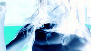 Ursula Bedena sexy, scène dans L'étrange couleur des larmes de ton corps (2013)