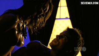 Tasma Walton sexy, cena de The Postcard Bandit (2003)