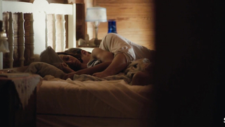 Зои Салдана сексуальна, сцена в фильме «Закон ночи» (2016)