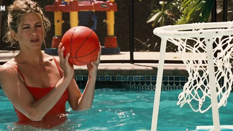 Jennifer Aniston bikinisi, Marley And Me (2008) filmindeki sahne