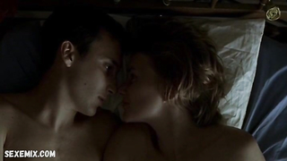 Sophie Quinton shows tits, scene in Les liens du sang (2003)