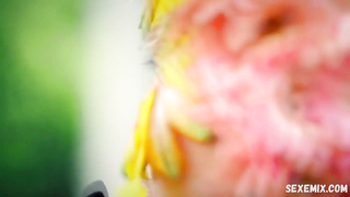 Bella Thorne sembra molto sexy, scena in Forbidden Flower (2019)