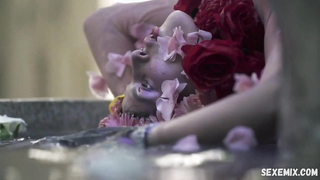 Bella Thorne sembra molto sexy, scena in Forbidden Flower (2019)