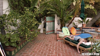 Christina Ochoa sotto la doccia, scena in Animal Kingdom s03e02 (2018)