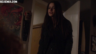 Shannon Dee mostra il culo nudo, scena in Animal Kingdom s02e11 (2017)