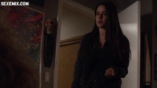 Shannon Dee mostra il culo nudo, scena in Animal Kingdom s02e11 (2017)