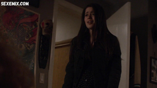 Shannon Dee mostra il culo nudo, scena in Animal Kingdom s02e11 (2017)