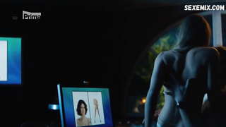 Анета Врзалова, Альжбета Бартошова секси, сцена в Децибелы Ласки (2016)