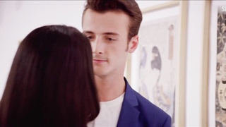 Nikki Mejia sieht sehr sexy aus, Szene in Big Dogs s01e01e02e04 (2020)