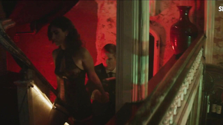 Nikki Mejia sieht sehr sexy aus, Szene in Big Dogs s01e01e02e04 (2020)