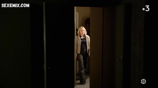 Sophie Quinton mostra bunda, cena em Quand vient la peur (2010)