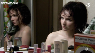 Sophie Quinton mostra bunda, cena em Quand vient la peur (2010)