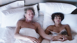 Нижнее белье Кармен Эджого, сцена в «Девушка по вызову» s02e12 (2017)