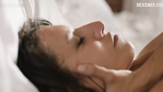 Hilary Ives in weißen Höschen, Szene in Medusa (2018)