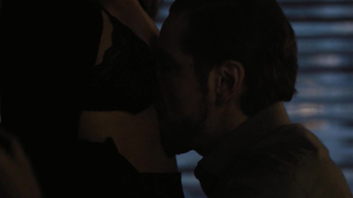 Райли Кио, сексуальная сцена в «Девушке по вызову» s01e06 (2016)