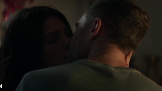 Scène sexy d'Ashley Greene dans Aftermath (2021)