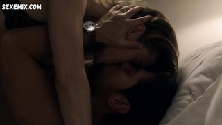 Siyah iç çamaşırlı Melissa Roxburgh, Manifest s01e10e16 (2019) sahnesi