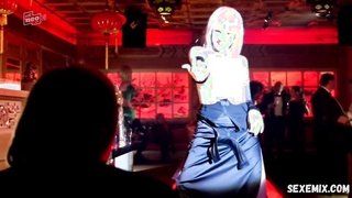 Jasmine Herat dança um strip-tease, cena em Nachtschicht s01e02 (2004)